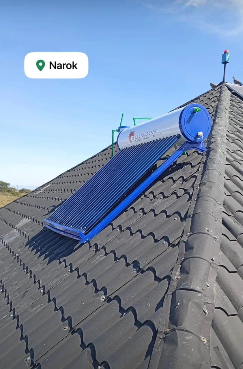 Non pressurised solar water heating system